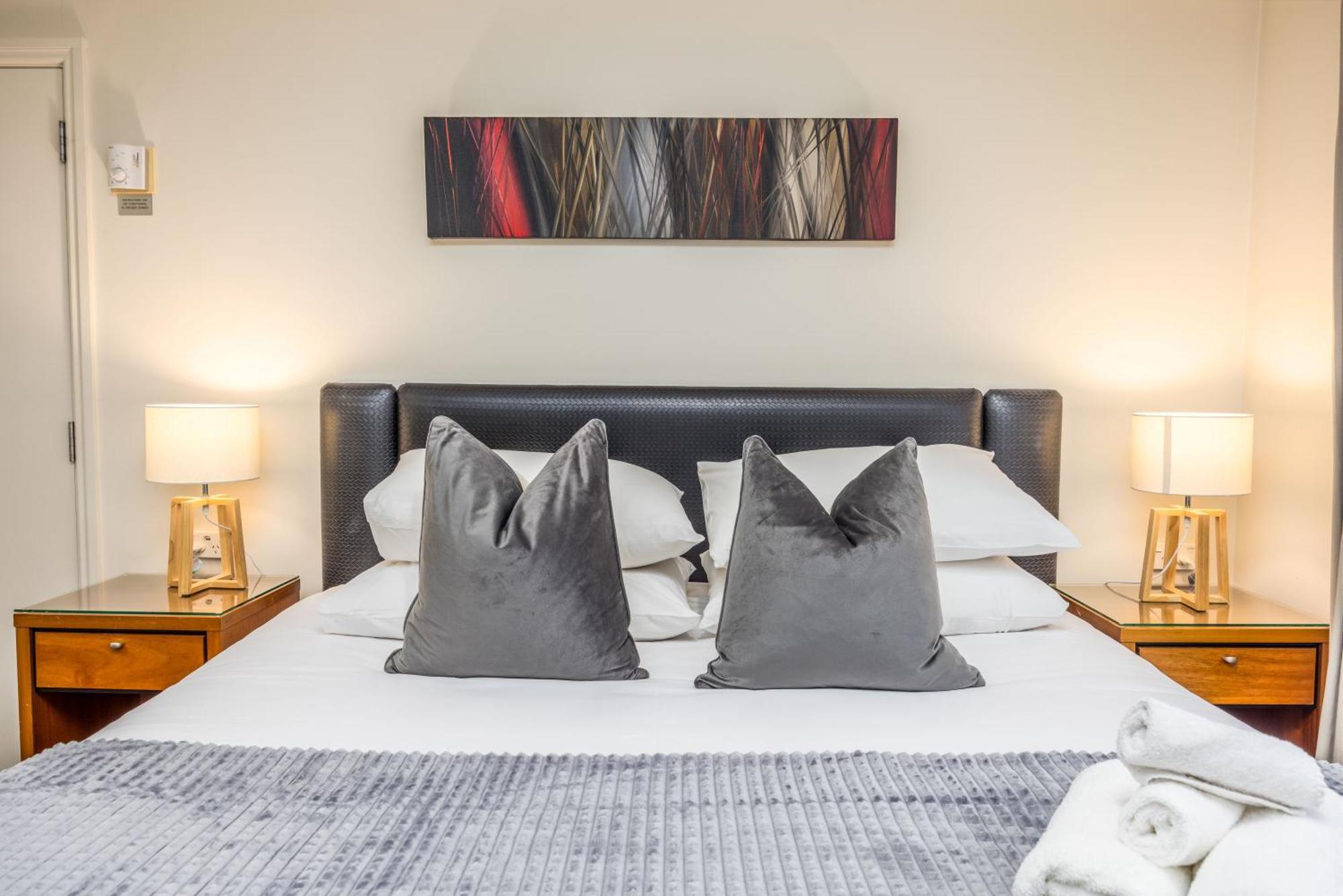 Apartment Highrise W/ Ac, Pool & Gym In Cbd